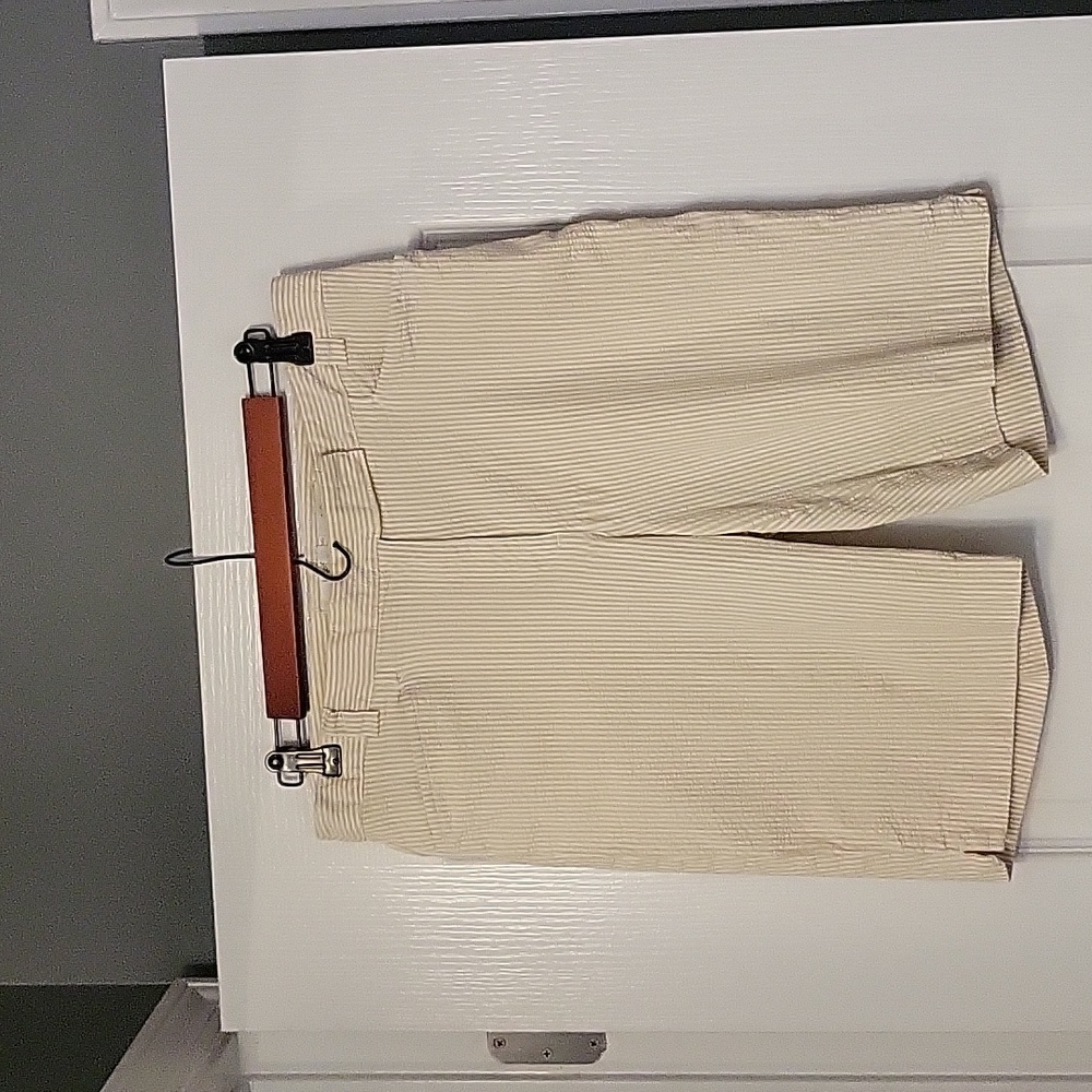 Lizgolf Audra Seersucker tan & white golf shorts - size 10 - worn once - K